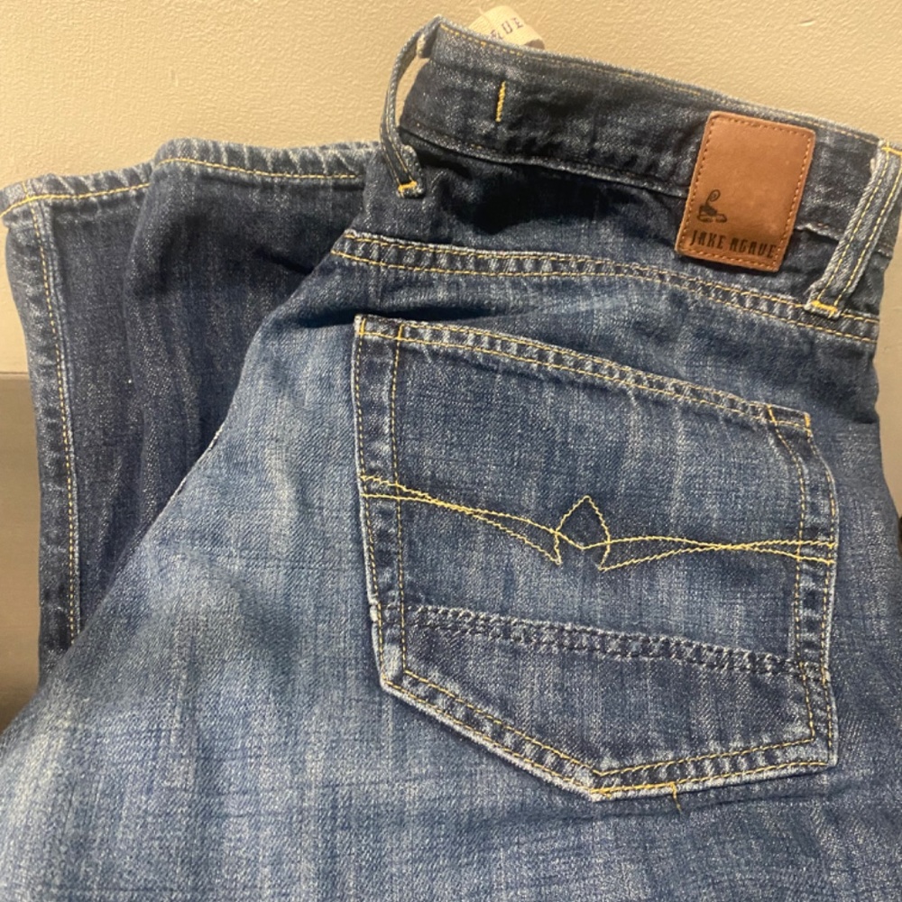 Men’s agave jeans classic low rise boot, cut size 33.